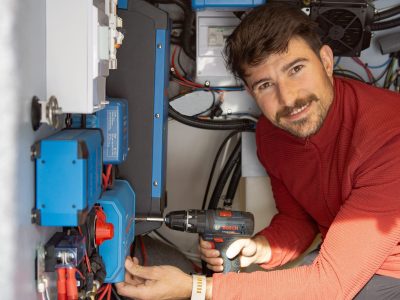 Alberto-CastleVans-sistema-eléctrico-DIY-camper - copia